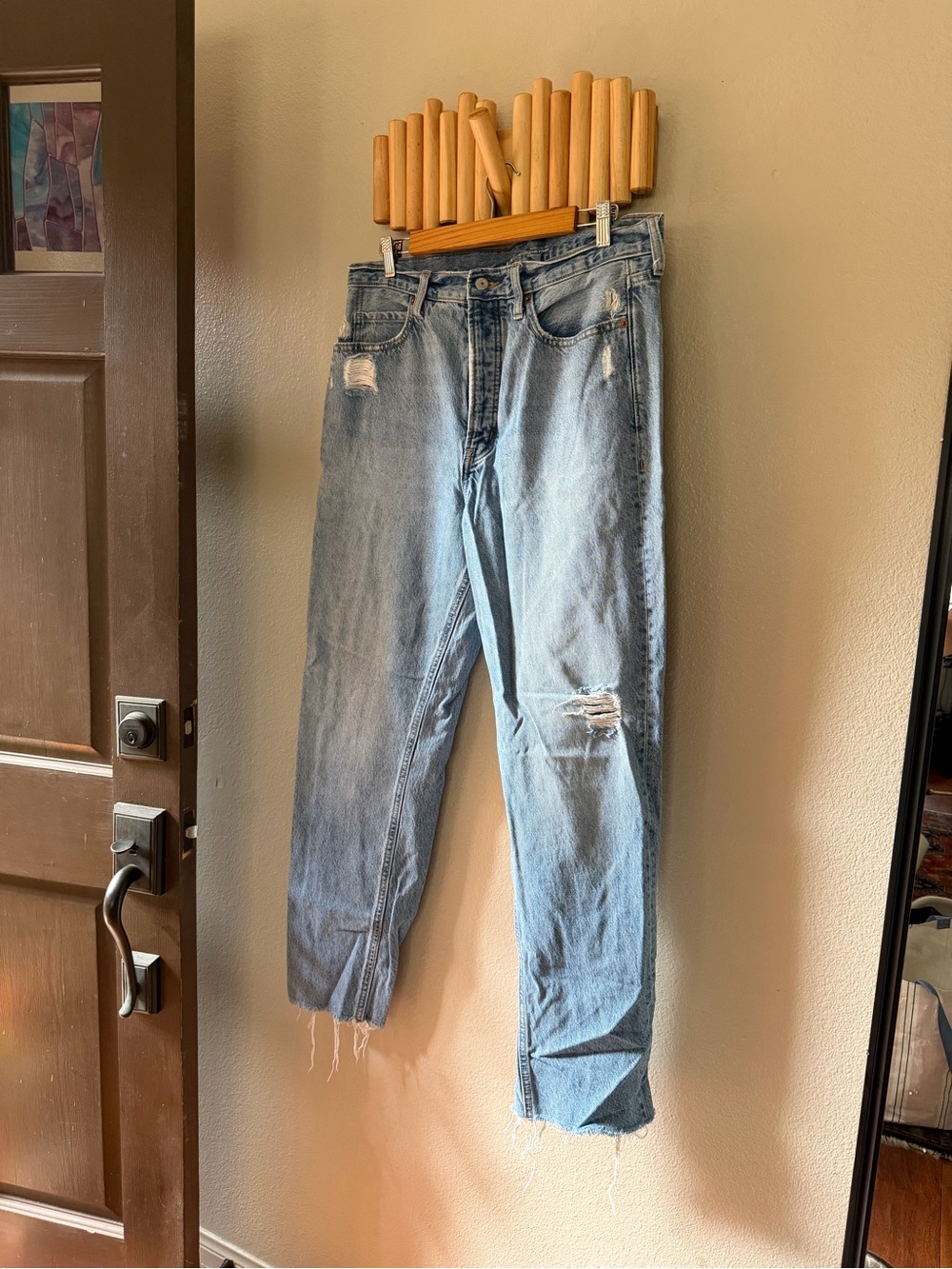 Old Navy Light Blue Distressed Cropped Jeans